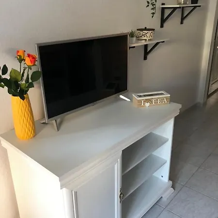 Afrodita Apartman Near The Beach דירה